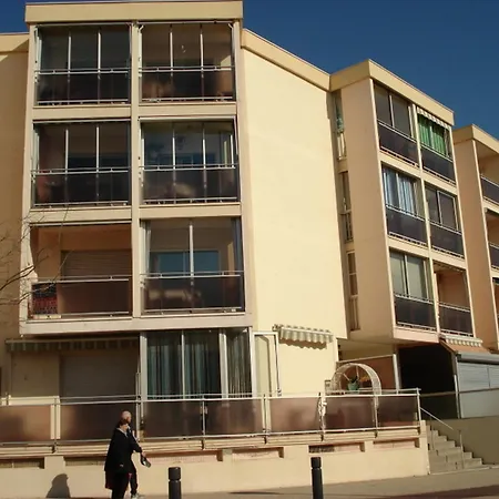 F1 Proche Des Thermes Avec Balcon, Parking Et Animaux Admis A - Fr-1-503-45