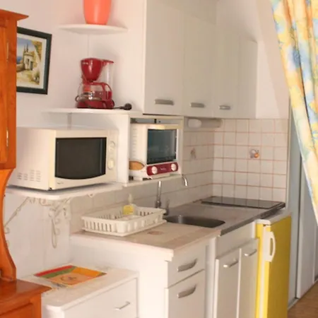 F1 Proche Des Thermes Avec Balcon, Parking Et Animaux Admis A - Fr-1-503-45 Balaruc-les-Bains
