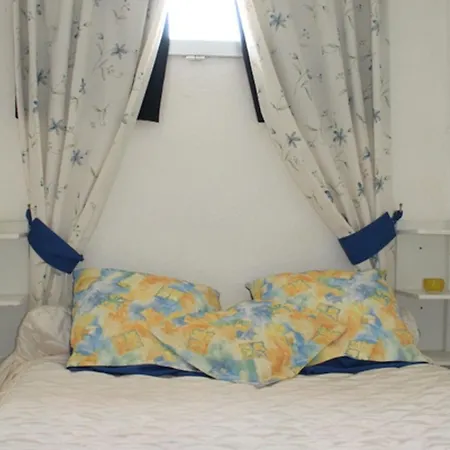 F1 Proche Des Thermes Avec Balcon, Parking Et Animaux Admis A - Fr-1-503-45 * Balaruc-les-Bains